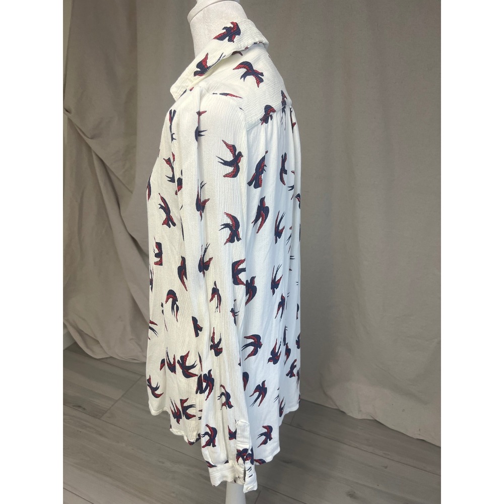 Ruby Rocks Blouse Womens Sz 8 White Swallow Bird Print Button Down Crepe Top - Picture 4 of 9